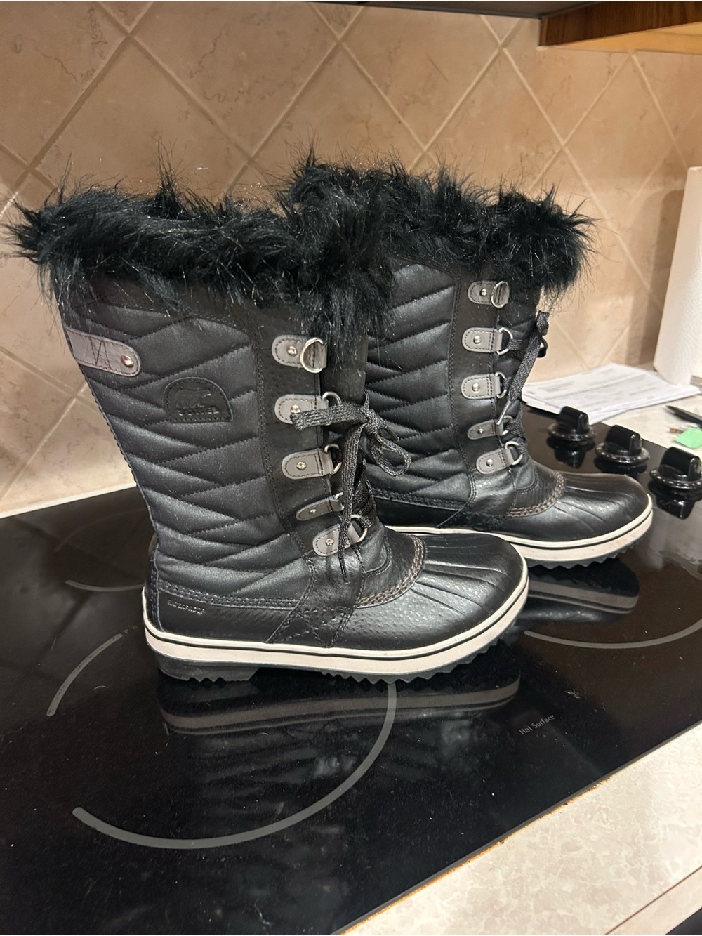 Sorel women’s Black Faux-Fur Winter Boots 7